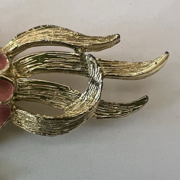 Vintage Pink Enamel Fish Brooch Gold Tone Mid Century Whimsical Costume Jewelry - Picture 4 of 5